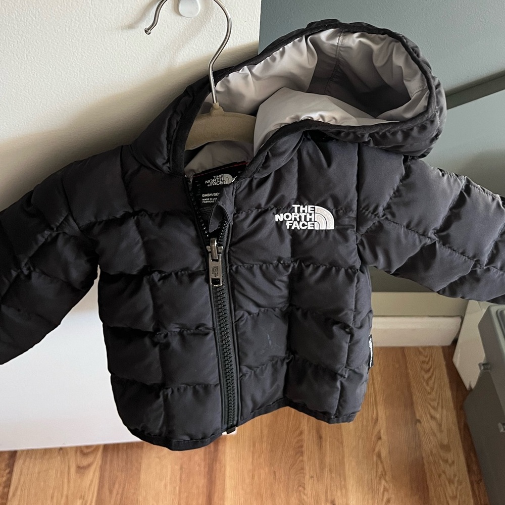 North face puffer jacket size 0-3 months, basically brand new, only wore once